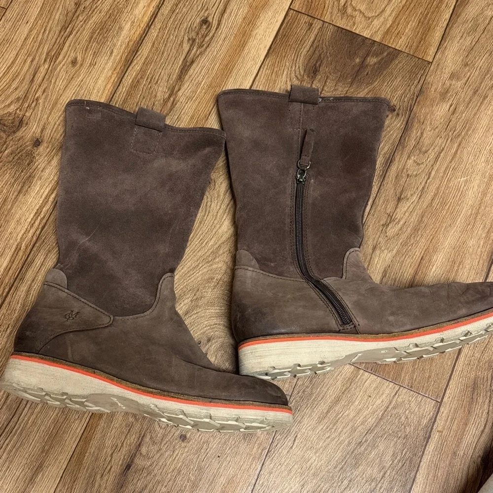 Cozy Brown Winter Boots with Side Zipper